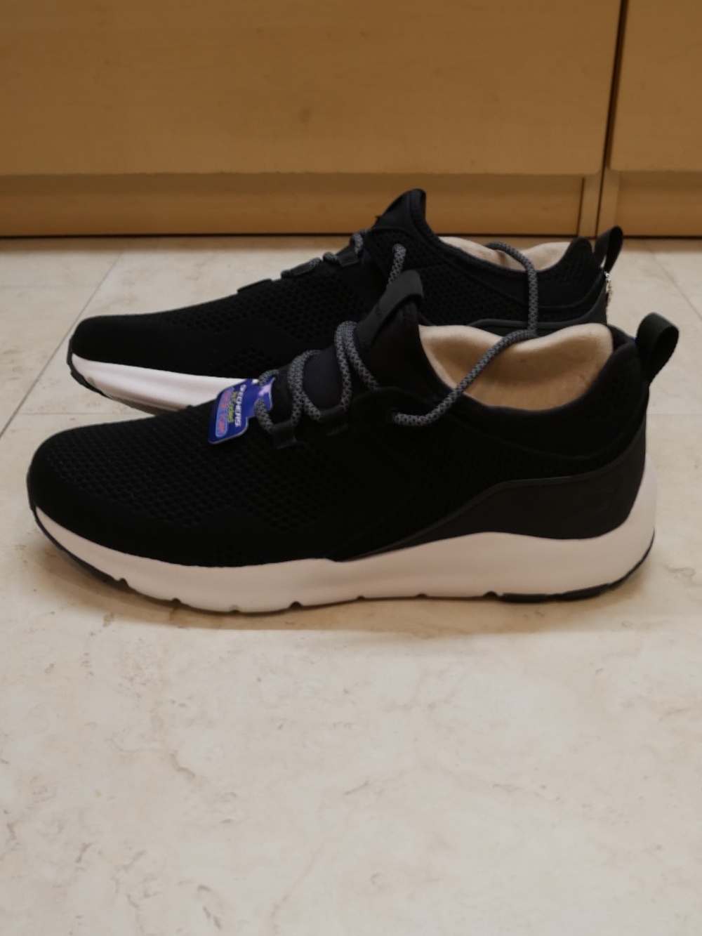 Skechers Mens Sneakers NWT~